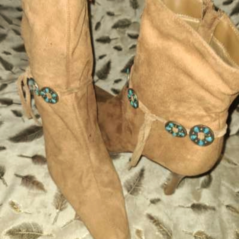 Nude shoe boots